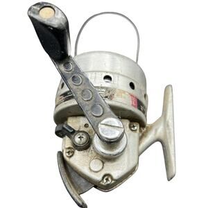 🎣 Daiwa Vintage Spinning Fishing Reel Silver Metal Retro Tackle Collectible OG